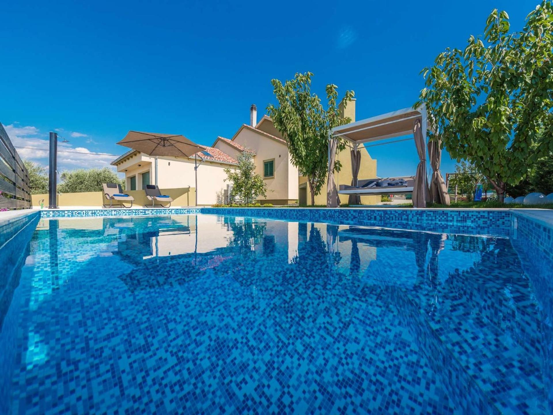 Field Hill With Swimming Pool And Tennis Court * Poljica (Zadar)
